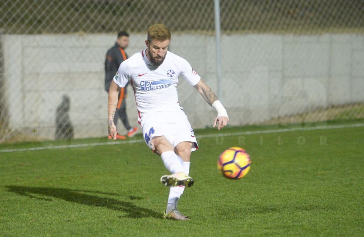 GALERIE FOTO Doi steliști au surprins la meciul cu Vardar! Apariții de senzație în stilul lui Lionel Messi :)