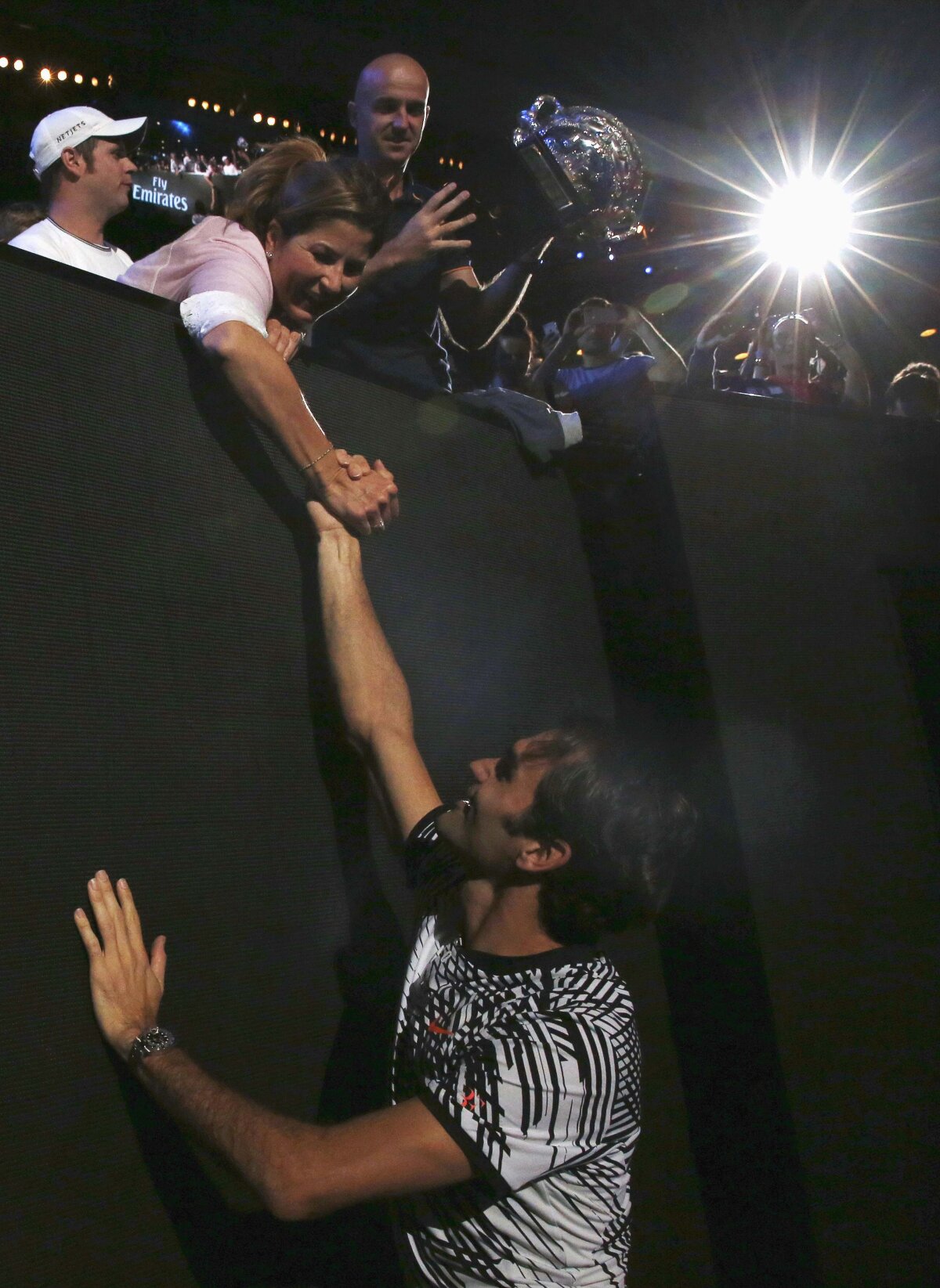 GALERIE FOTO Cele mai tari 25 de imagini de la finala Federer - Nadal » Momente emoționante cu Roger în lacrimi