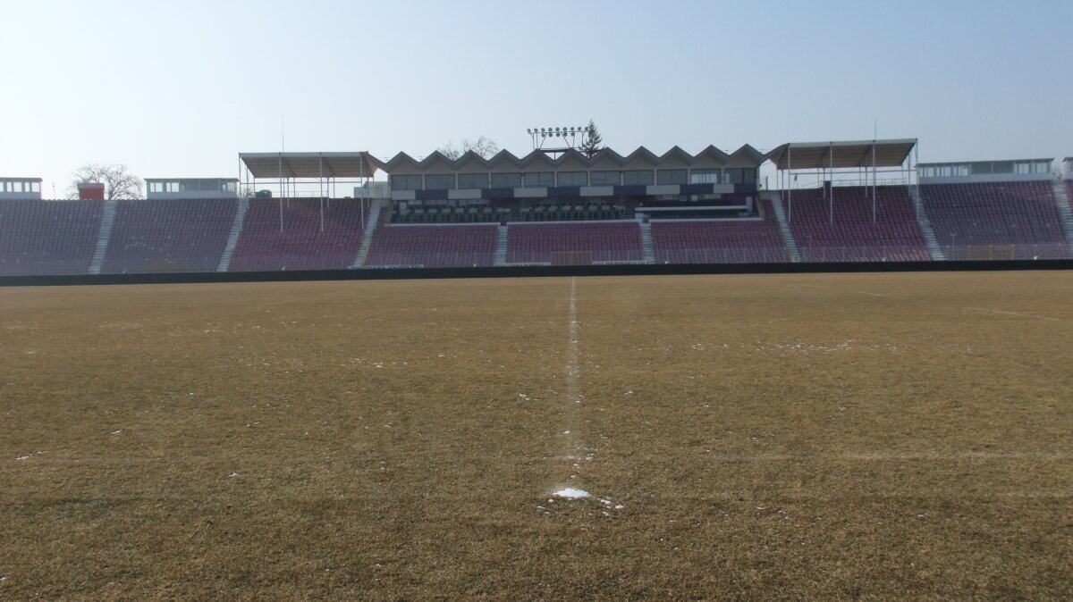 GALERIE FOTO Liga 1 sub atenționare de cod roșu! Cum se prezintă 5 dintre cele 7 stadioane pe care se va juca în weekend 