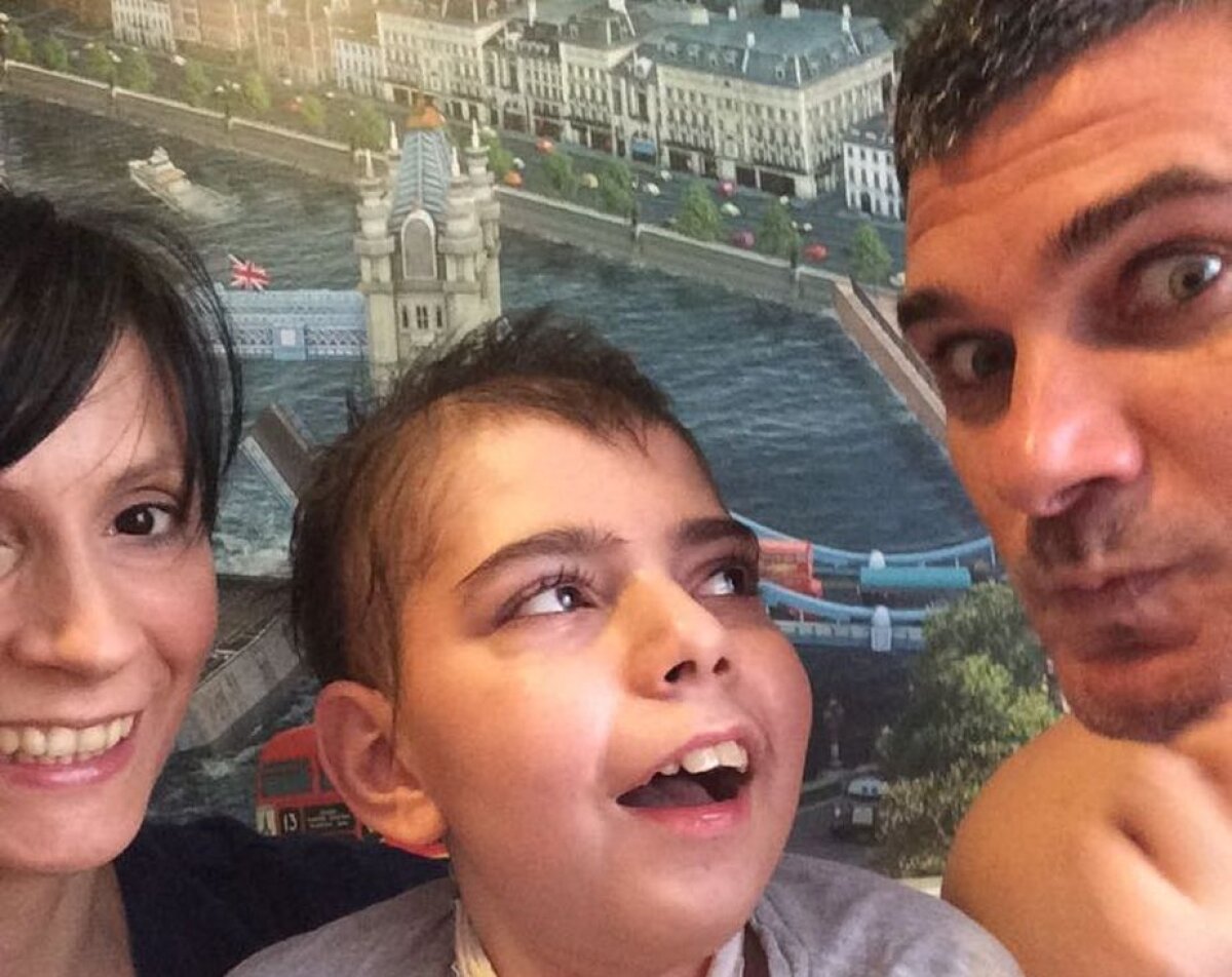 Primii paşi » Denis Paşcovici, copilul care a trecut prin 13 intervenţii pe creier, în urma unei tumori şi a unui atac cerebral, reuşeşte, sprijinit de părinţi, să păşească iar