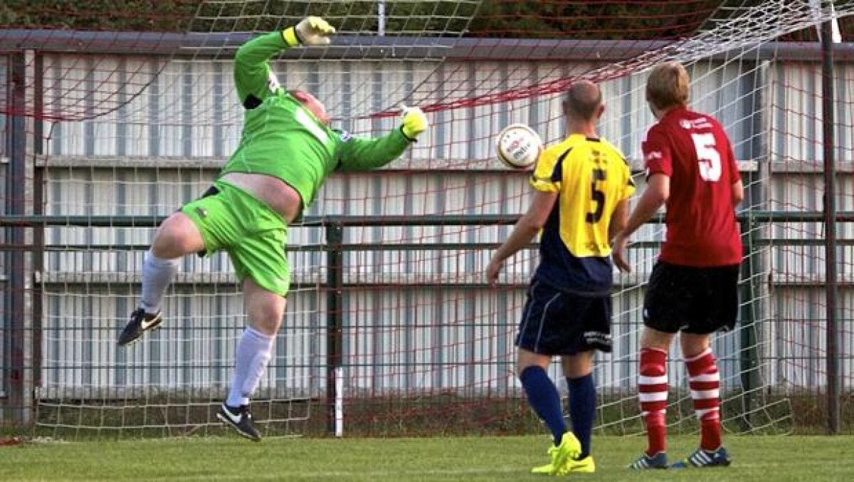 Umple poarta! Arsenal l-ar putea avea în față în ”optimile” Cupei pe Wayne Shaw