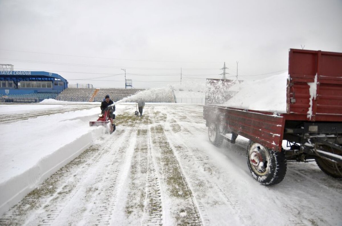 FOTO Epoca de gheață » Mai sunt doar două zile până când campionatul se va relua, iar vremea le dă bătăi de cap cluburilor organizatoare