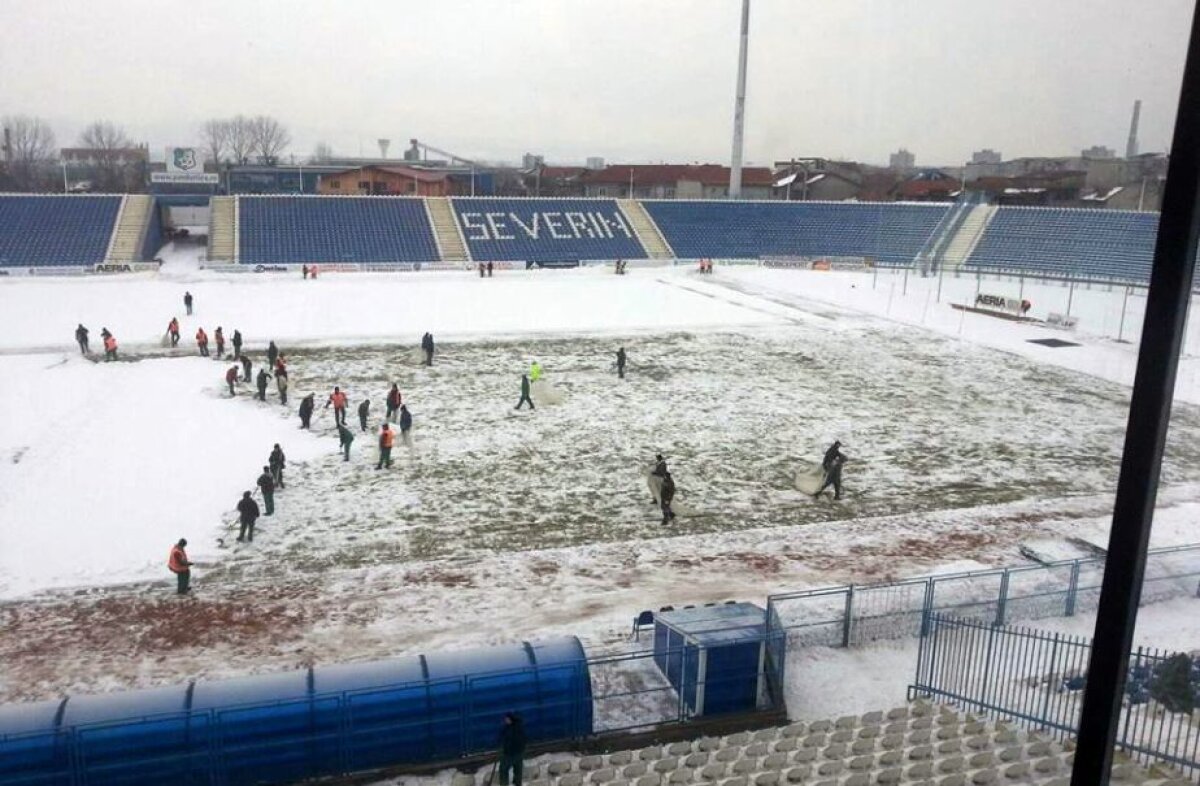 FOTO Epoca de gheață » Mai sunt doar două zile până când campionatul se va relua, iar vremea le dă bătăi de cap cluburilor organizatoare