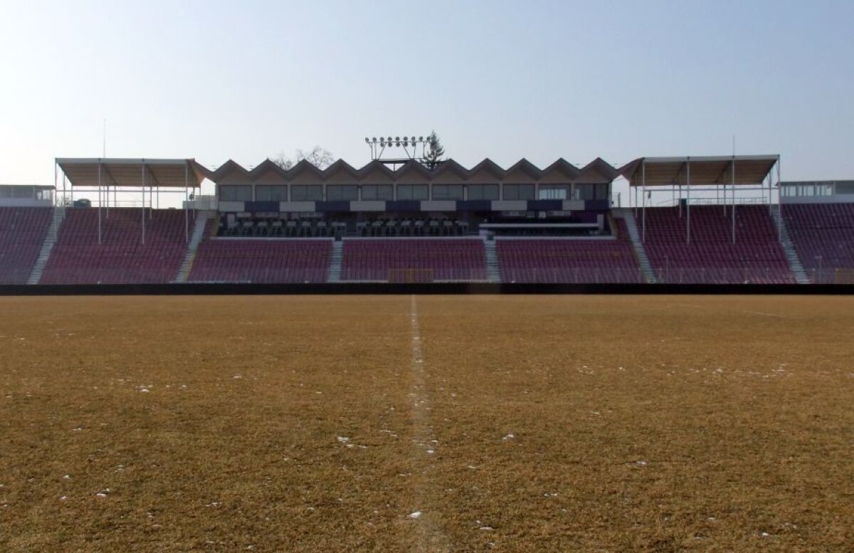 FOTO Epoca de gheață » Mai sunt doar două zile până când campionatul se va relua, iar vremea le dă bătăi de cap cluburilor organizatoare