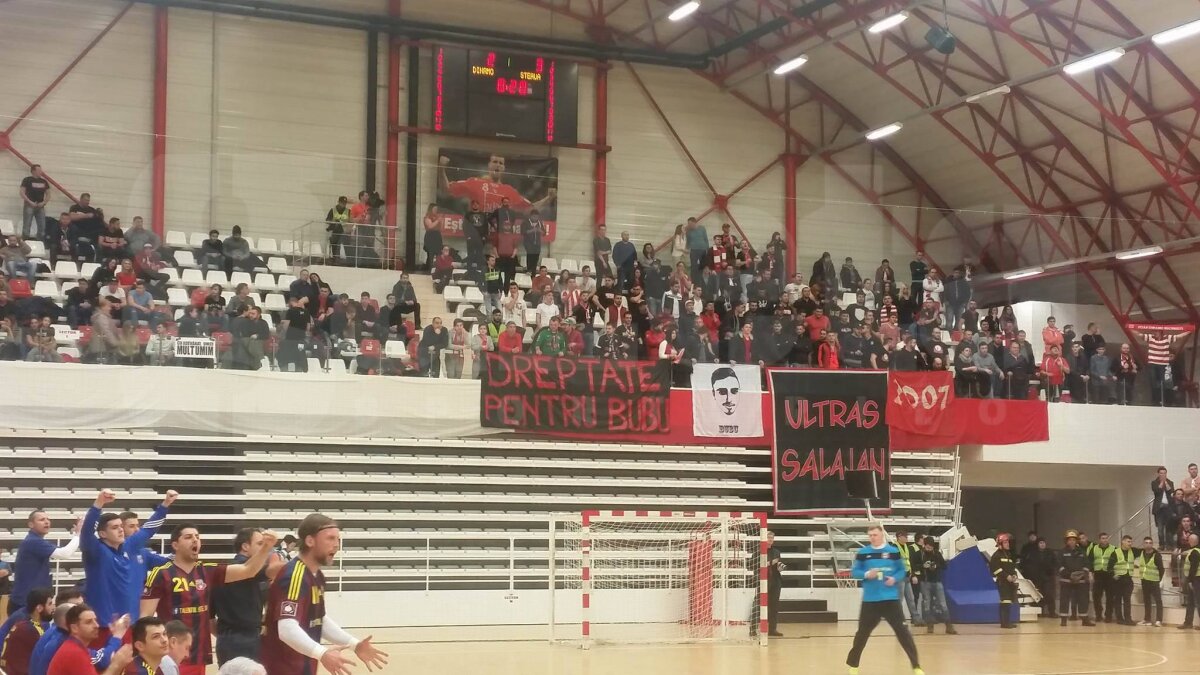 VIDEO + FOTO Spectacol în tribune la handbal! Dinamo, galerie fantastică în fața Stelei » Victorie categorică a "câinilor"