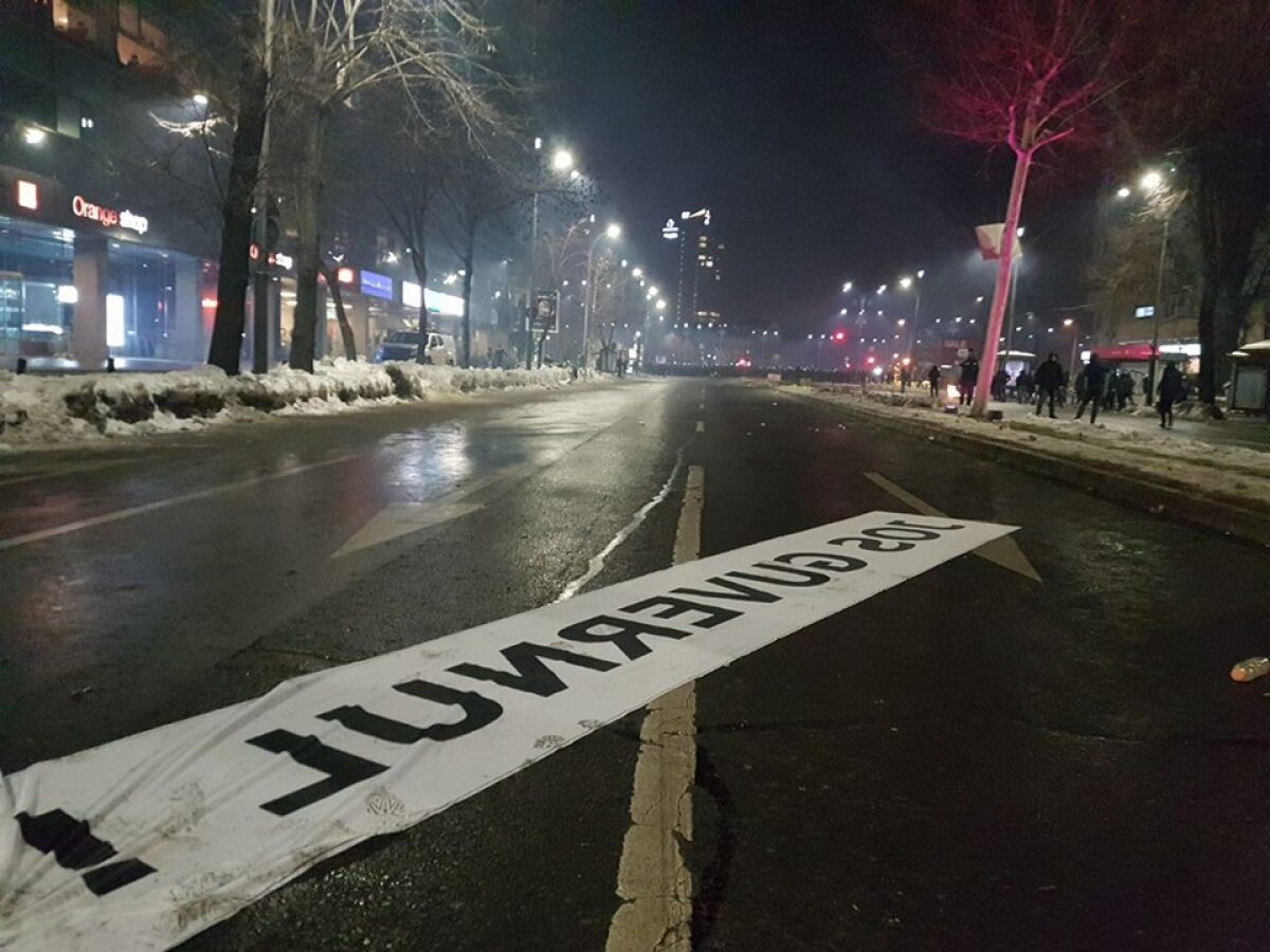 UPDATE Cel mai mare protest din ultimii 25 de ani! Peste 150.000 de oameni au fost în fața Guvernului » Galeriile au declanșat violențele în centrul Bucureștiului!