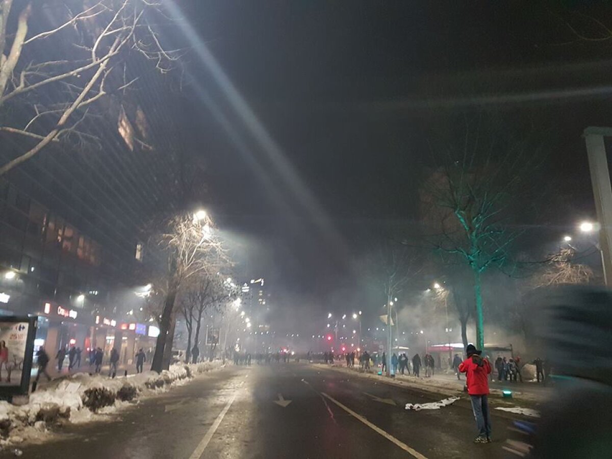 UPDATE Cel mai mare protest din ultimii 25 de ani! Peste 150.000 de oameni au fost în fața Guvernului » Galeriile au declanșat violențele în centrul Bucureștiului!
