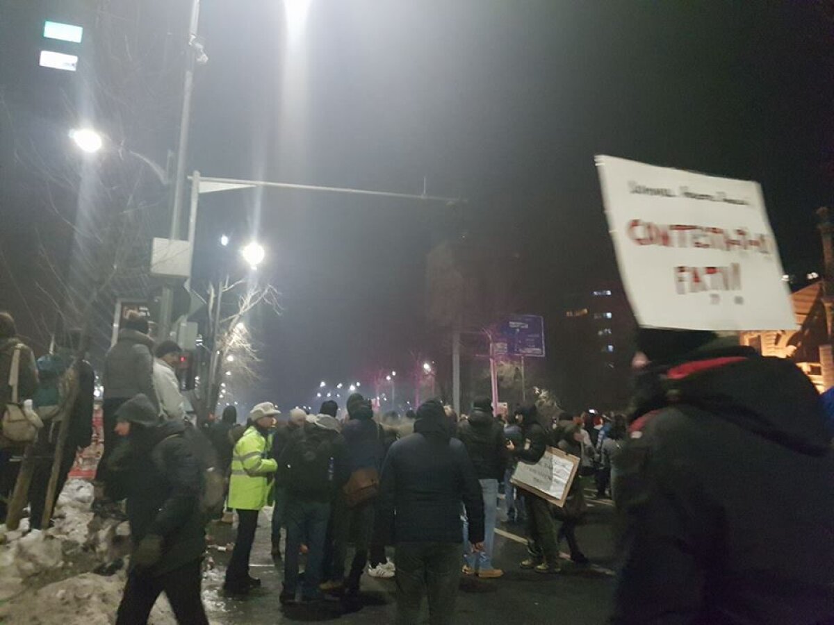UPDATE Cel mai mare protest din ultimii 25 de ani! Peste 150.000 de oameni au fost în fața Guvernului » Galeriile au declanșat violențele în centrul Bucureștiului!