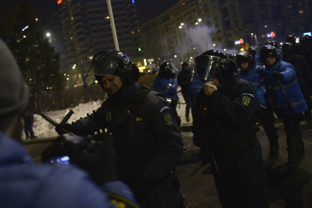 UPDATE Cel mai mare protest din ultimii 25 de ani! Peste 150.000 de oameni au fost în fața Guvernului » Galeriile au declanșat violențele în centrul Bucureștiului!