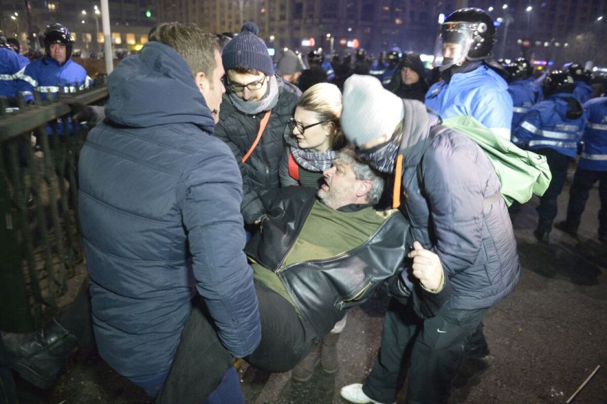 UPDATE Cel mai mare protest din ultimii 25 de ani! Peste 150.000 de oameni au fost în fața Guvernului » Galeriile au declanșat violențele în centrul Bucureștiului!