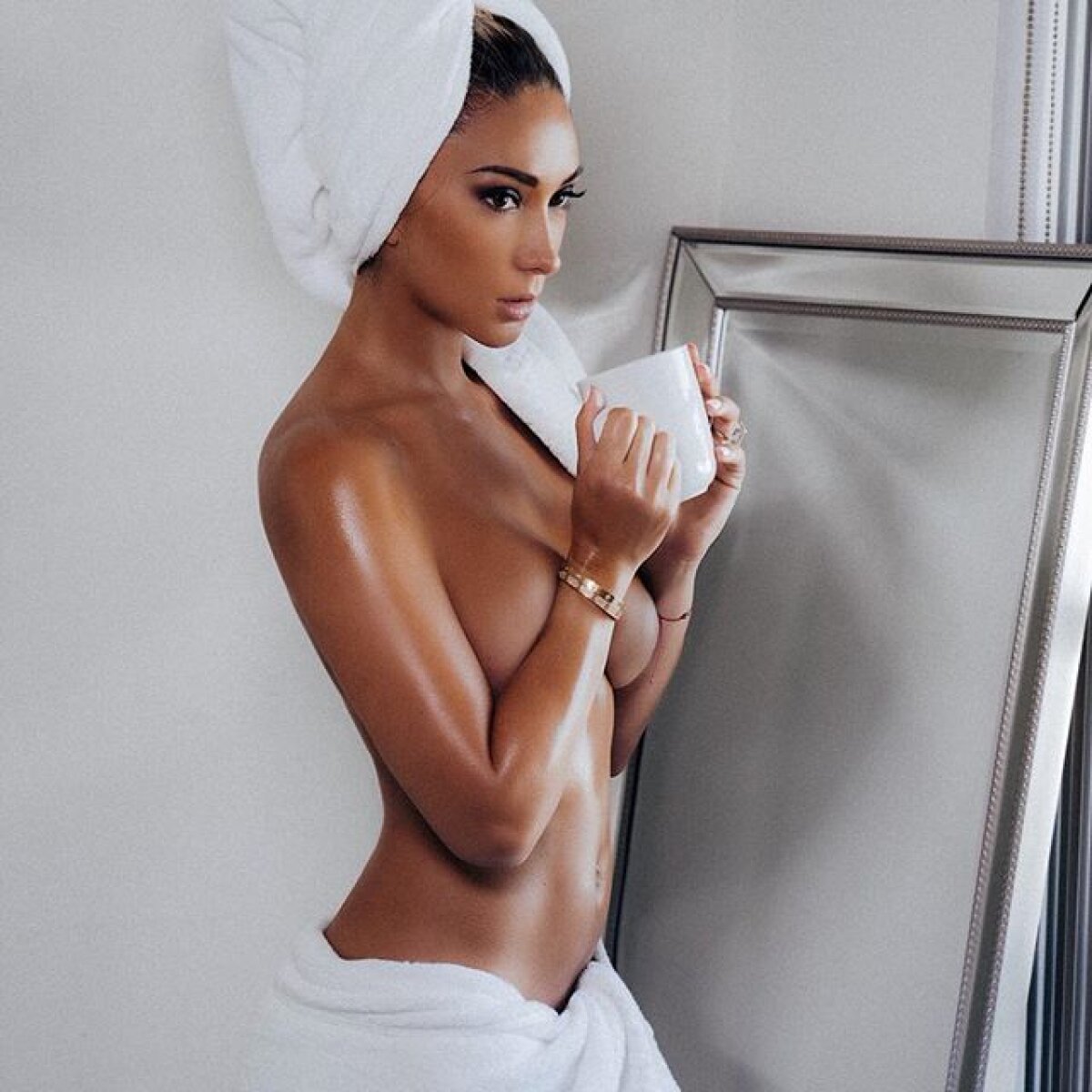 GALERIE FOTO Pregătiri de SuperBowl! E super sexy și vrea să devină mascota celui mai așteptat meci la americani