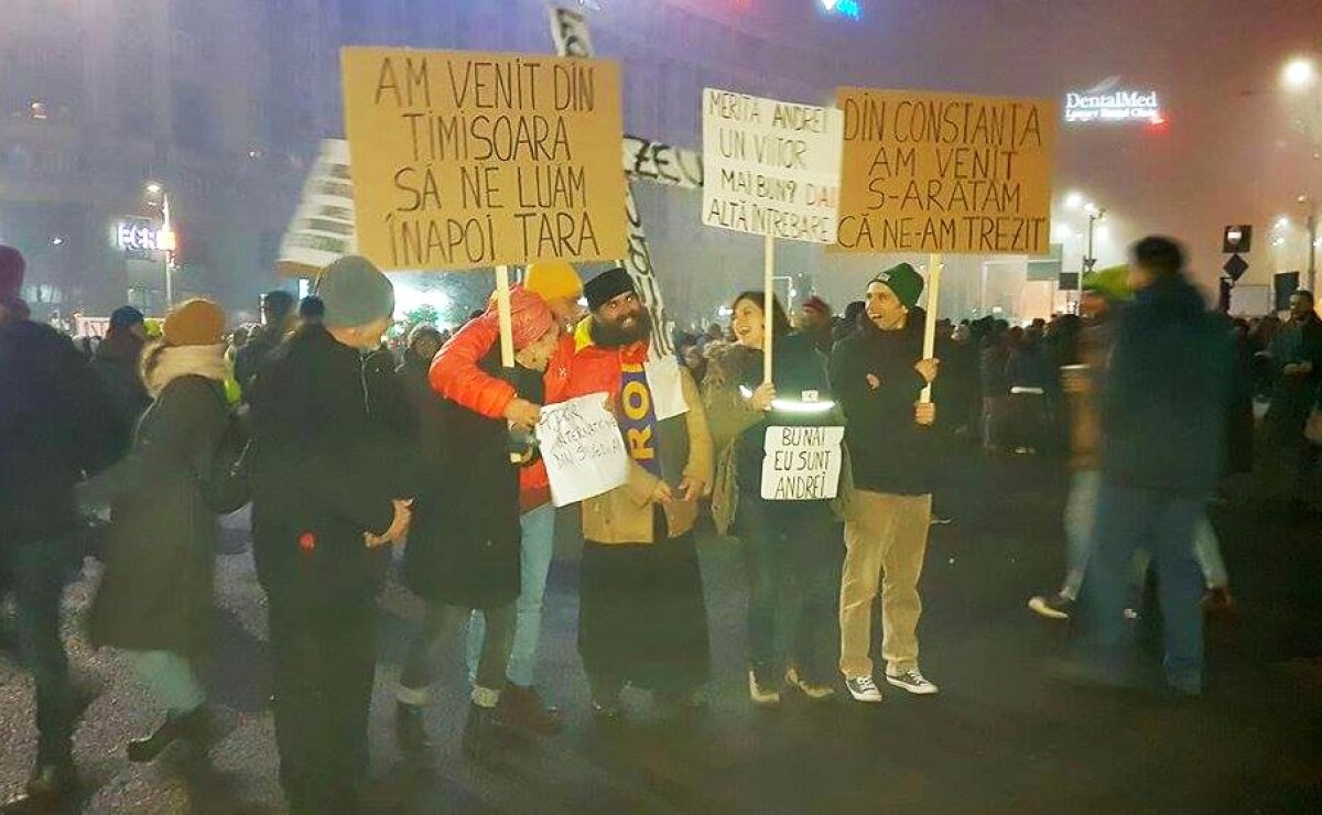 VIDEO + FOTO A șasea zi de proteste! Prezență incredibilă în Piața Victoriei: 300.000 de oameni s-au strâns în fața Guvernului 