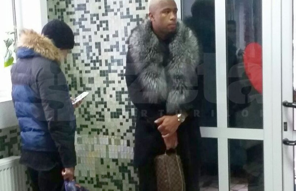 UPDATE / VIDEO + FOTO Primele imagini cu noua achiziție a lui Dinamo la București » "Prince Akeem" a trecut vizita medicală! :D Apariție extravagantă la INMS