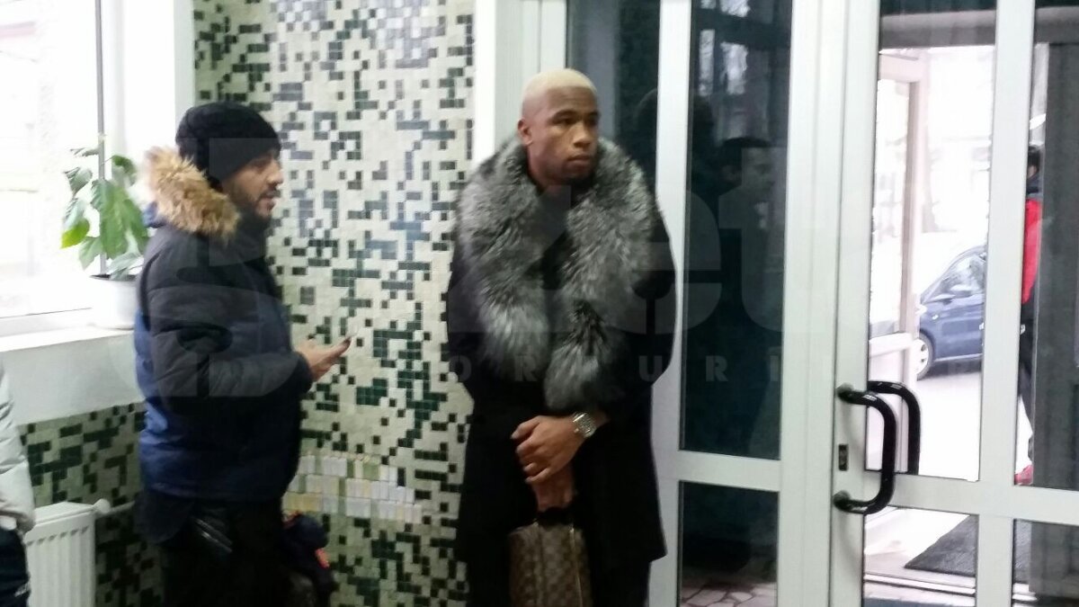 UPDATE / VIDEO + FOTO Primele imagini cu noua achiziție a lui Dinamo la București » "Prince Akeem" a trecut vizita medicală! :D Apariție extravagantă la INMS