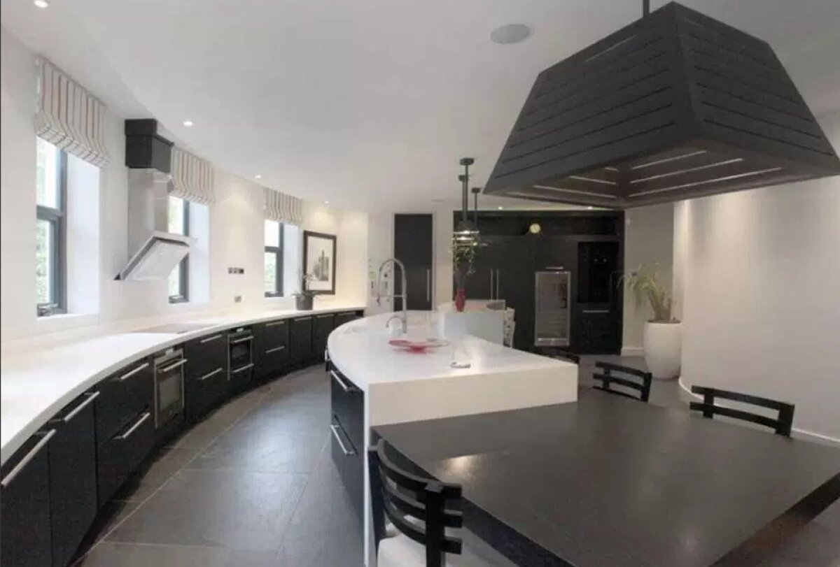 GALERIE FOTO Superachiziție făcută de Pogba! Cum arată casa celui mai scump fotbalist din istorie 