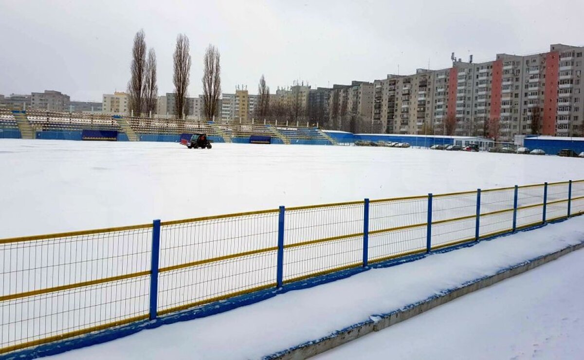 VIDEO + FOTO Fotbal pe zăpadă! Liderul din Liga a 2-a și liderul din Liga a 3-a au jucat un amical spectaculos! S-au marcat 8 goluri