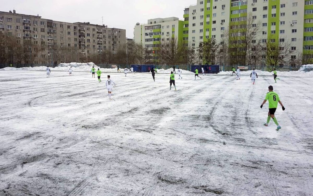 VIDEO + FOTO Fotbal pe zăpadă! Liderul din Liga a 2-a și liderul din Liga a 3-a au jucat un amical spectaculos! S-au marcat 8 goluri