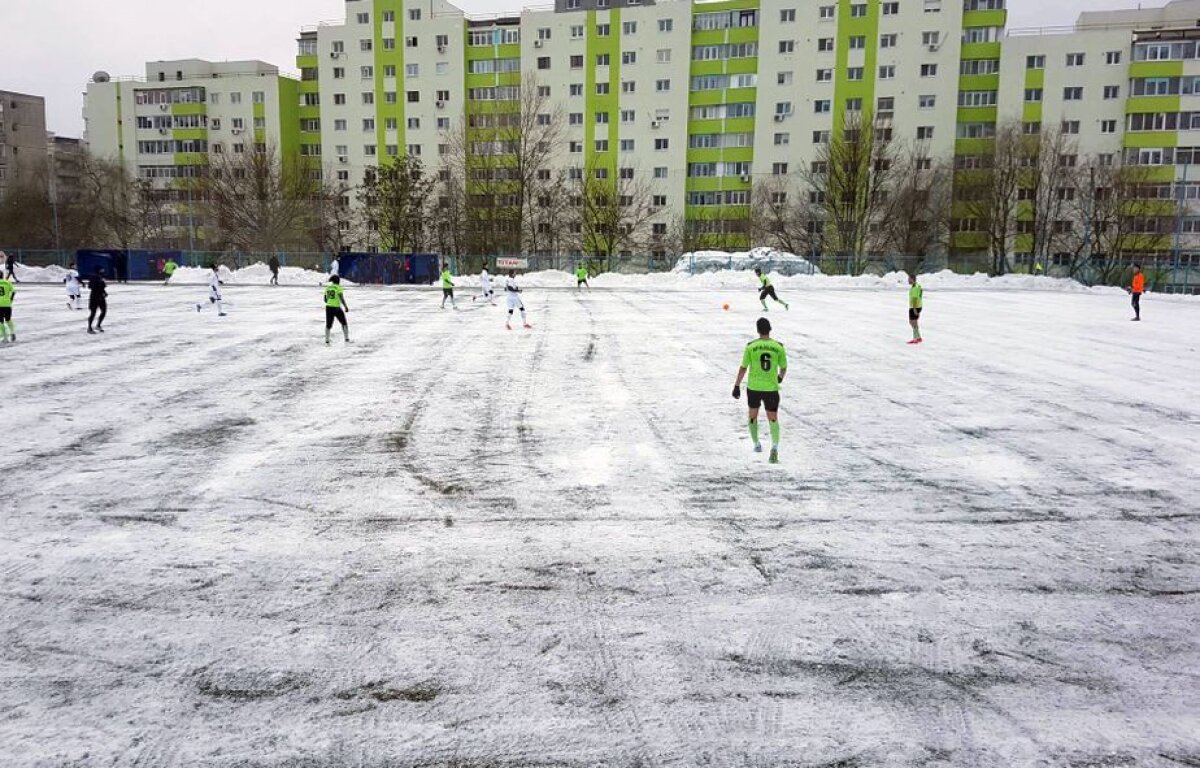 VIDEO + FOTO Fotbal pe zăpadă! Liderul din Liga a 2-a și liderul din Liga a 3-a au jucat un amical spectaculos! S-au marcat 8 goluri