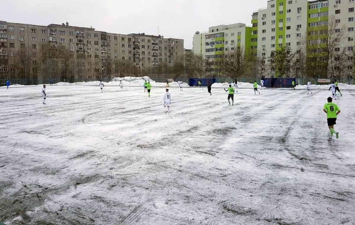 VIDEO + FOTO Fotbal pe zăpadă! Liderul din Liga a 2-a și liderul din Liga a 3-a au jucat un amical spectaculos! S-au marcat 8 goluri