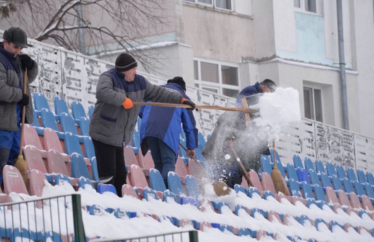 GALERIE FOTO Cu doar două zile înaintea meciului cu CSU Craiova, terenul lui FC Botoșani arată HORROR! Reacția celor două cluburi