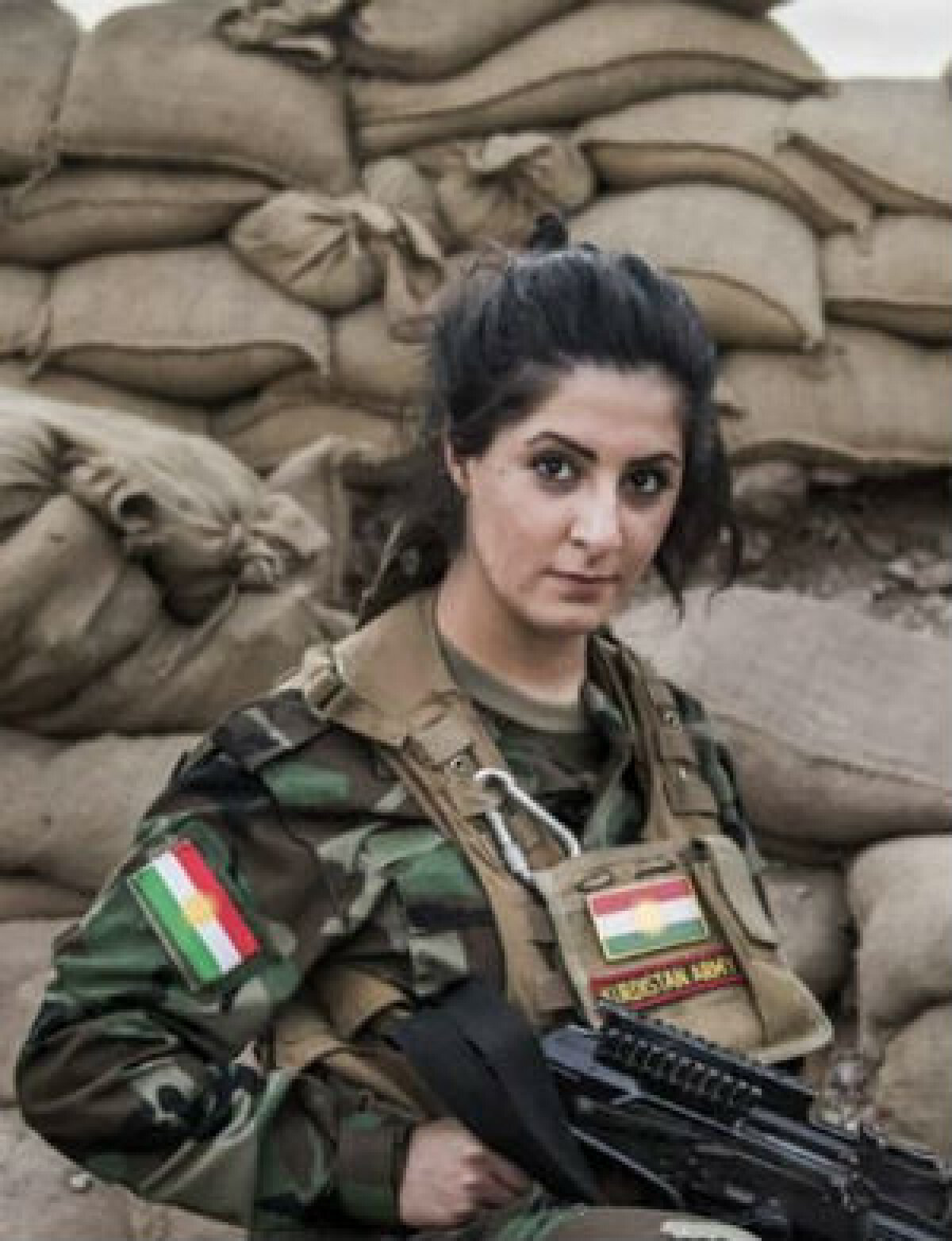FOTO INCREDIBIL! O studentă a ucis 100 militanți ISIS și are pe cap o recompensă de 1 milion de dolari