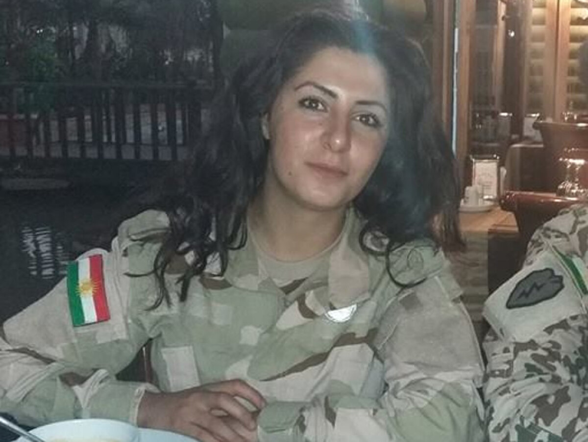 FOTO INCREDIBIL! O studentă a ucis 100 militanți ISIS și are pe cap o recompensă de 1 milion de dolari