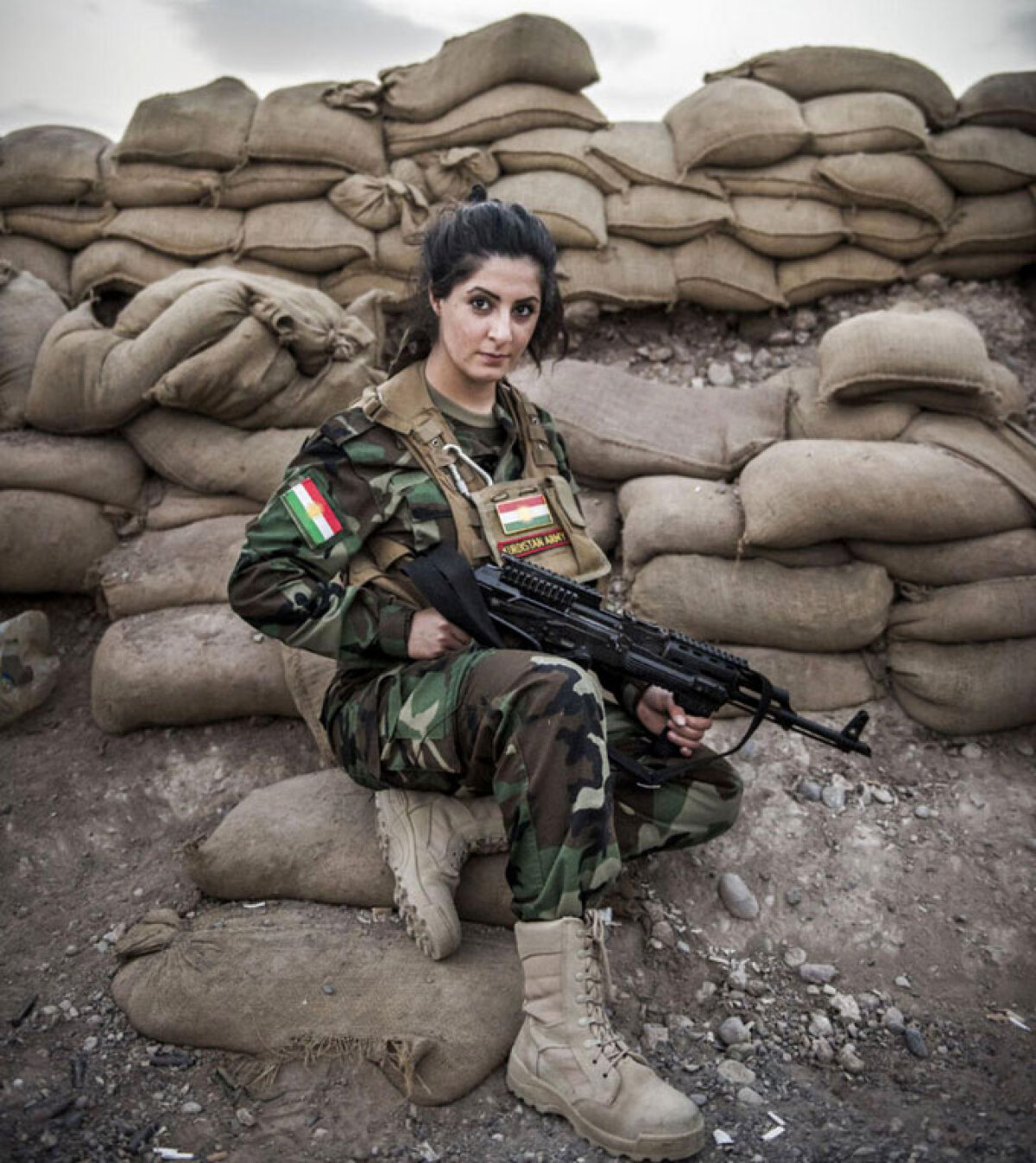 FOTO INCREDIBIL! O studentă a ucis 100 militanți ISIS și are pe cap o recompensă de 1 milion de dolari