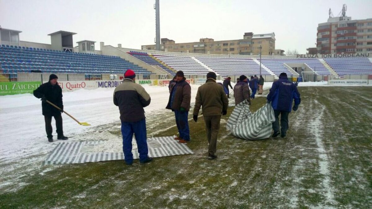 GALERIE FOTO Mobilizare încredibilă la stadion! Finanțatorul a sărit în ajutorul celor de la Primărie: "Ne batem joc de fotbal"