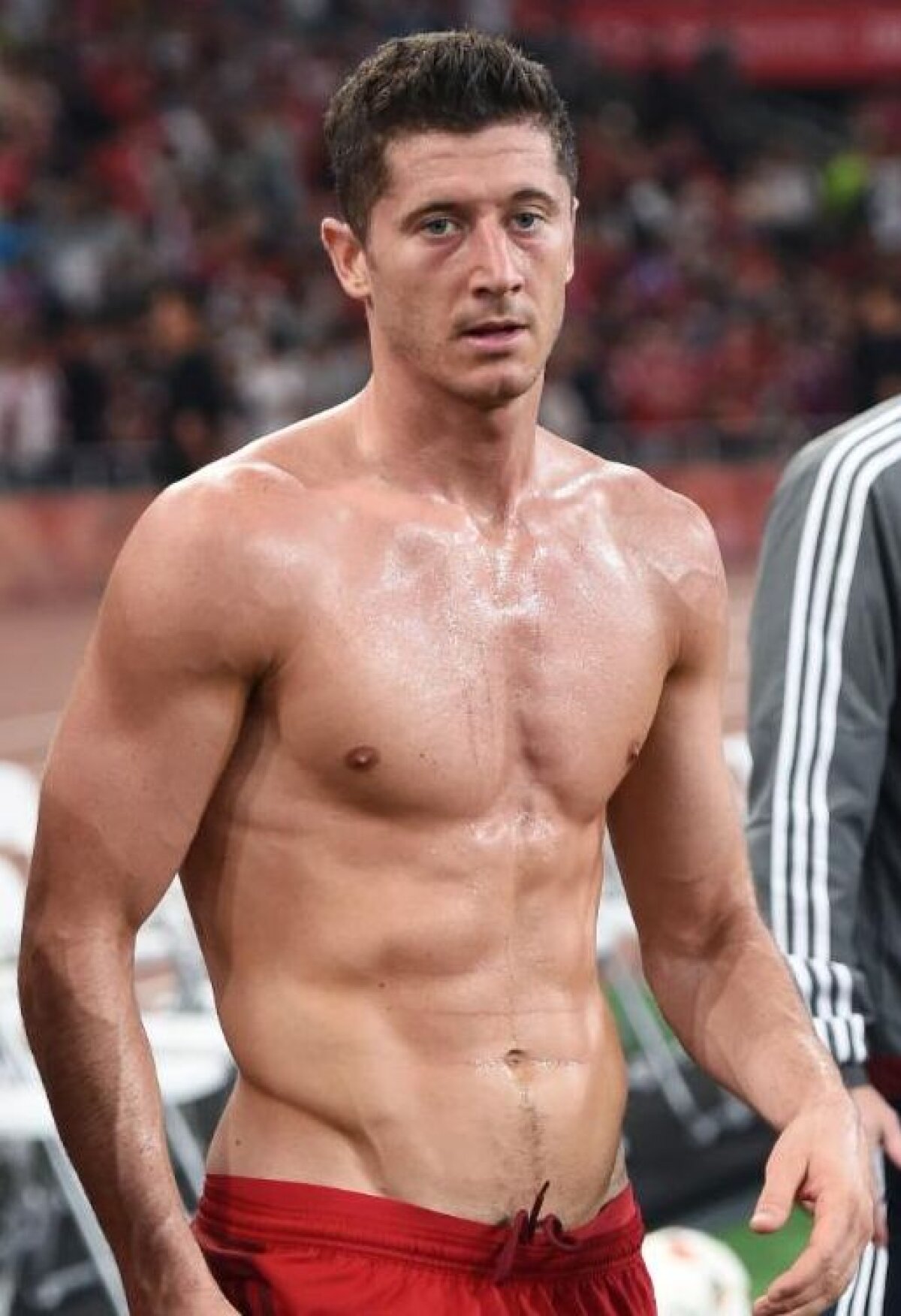 FOTO Pachet de mușchi » Lewandowski a dezvăluit cine stă în spatele fizicului său perfect