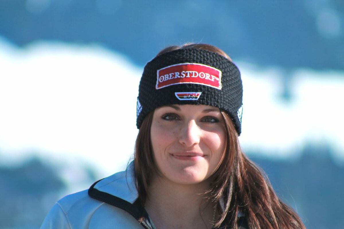 FOTO Christina și-a uitat schiurile » Pregătire inedită pentru o schioare: a pozat în Playboy!