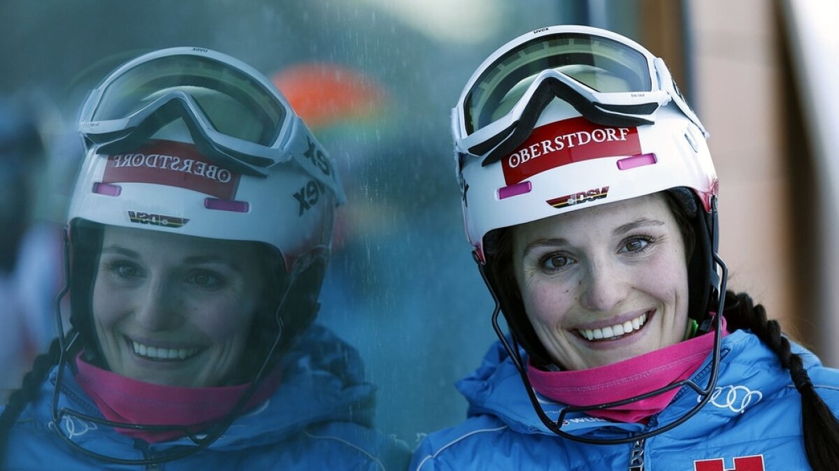 FOTO Christina și-a uitat schiurile » Pregătire inedită pentru o schioare: a pozat în Playboy!