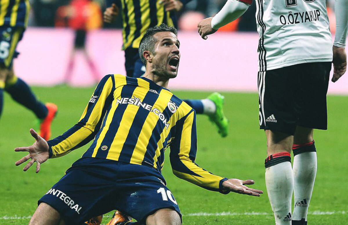 FOTO Van Persie are noi probleme în Turcia: suspendat pentru că a sărbătorit golul provocator!