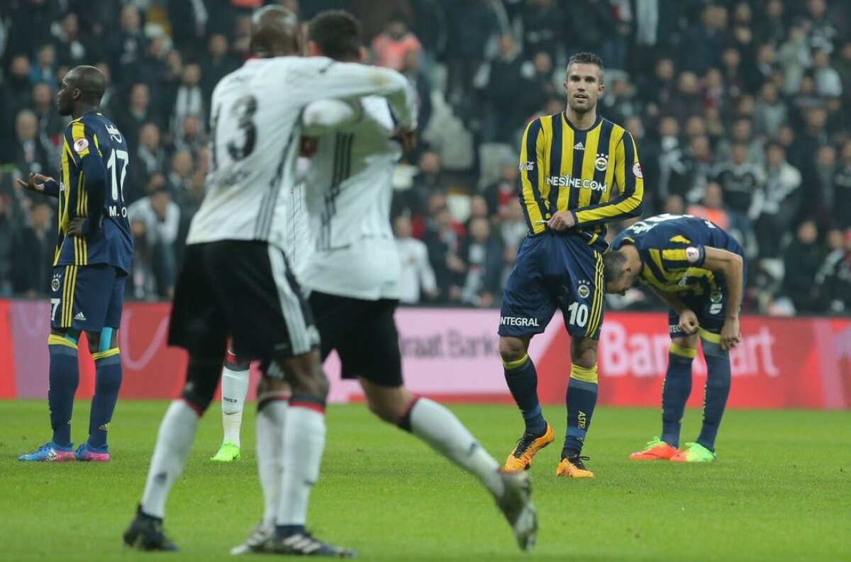 FOTO Van Persie are noi probleme în Turcia: suspendat pentru că a sărbătorit golul provocator!