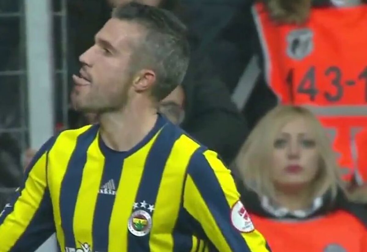 FOTO Van Persie are noi probleme în Turcia: suspendat pentru că a sărbătorit golul provocator!