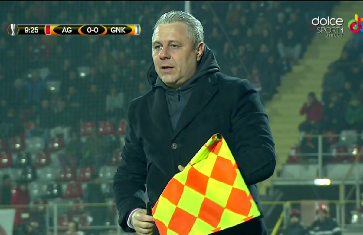 FOTO Șumudică, tușierul și fanionul buclucaș :) » Antrenorul a fost în centrul atenției în minutul 10