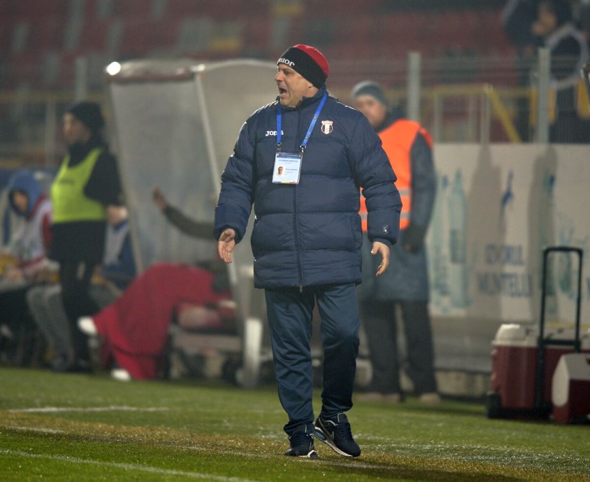 FOTO EXCLUSIV Spectacolul s-a mutat pe margine la Astra - Viitorul » Șumudică a fost în prim-plan