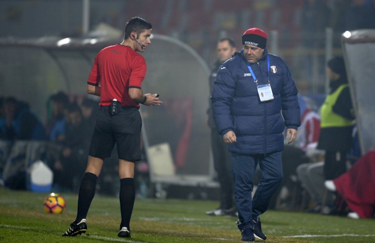 FOTO EXCLUSIV Spectacolul s-a mutat pe margine la Astra - Viitorul » Șumudică a fost în prim-plan