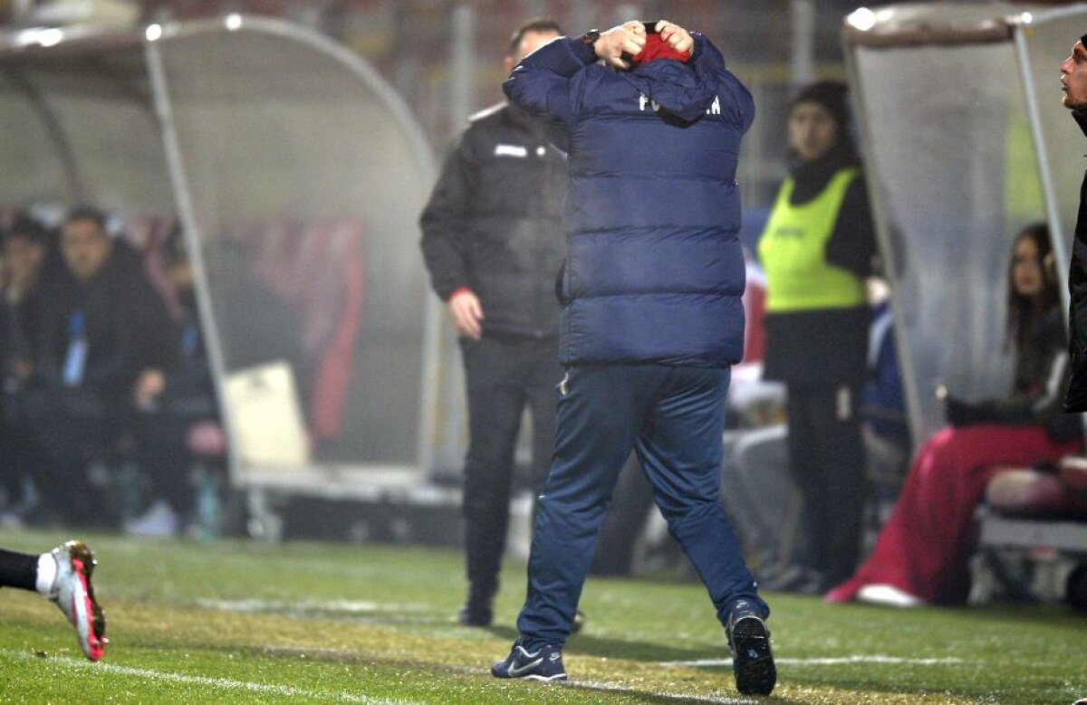 FOTO EXCLUSIV Spectacolul s-a mutat pe margine la Astra - Viitorul » Șumudică a fost în prim-plan