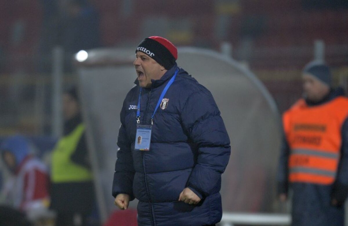 FOTO EXCLUSIV Spectacolul s-a mutat pe margine la Astra - Viitorul » Șumudică a fost în prim-plan