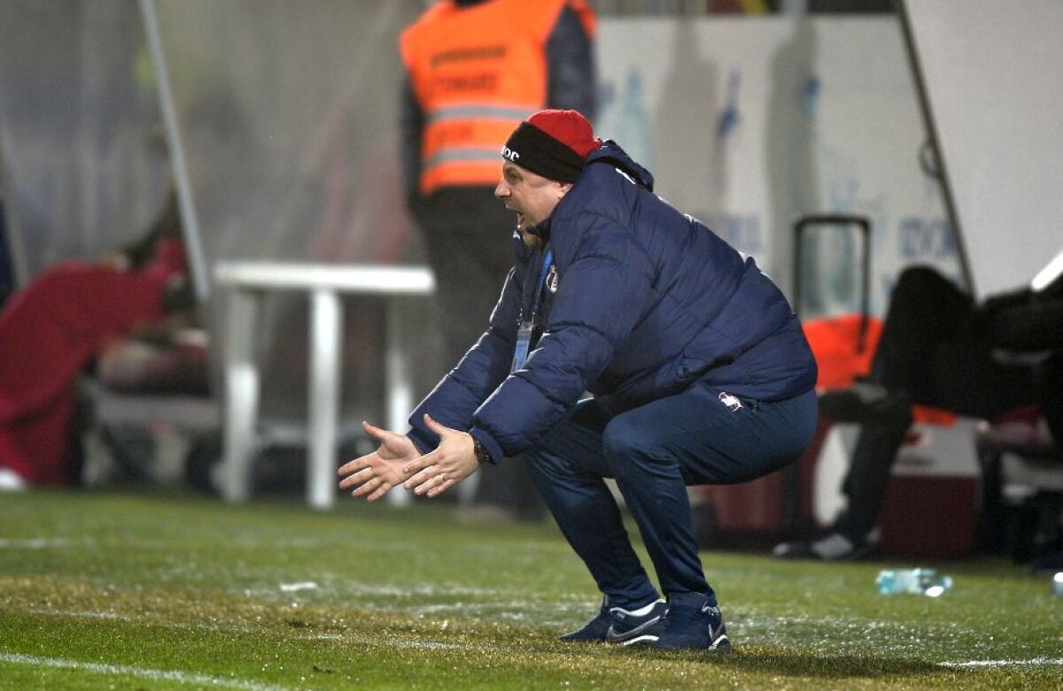 FOTO EXCLUSIV Spectacolul s-a mutat pe margine la Astra - Viitorul » Șumudică a fost în prim-plan
