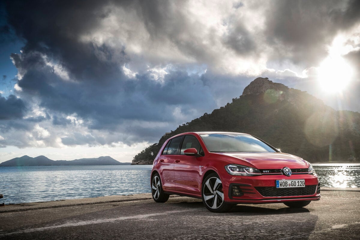 GALERIE FOTO + VIDEO » VW Golf VII s-a primenit » Cum arată, cât costă, cum stă la tehnologie și motorizări