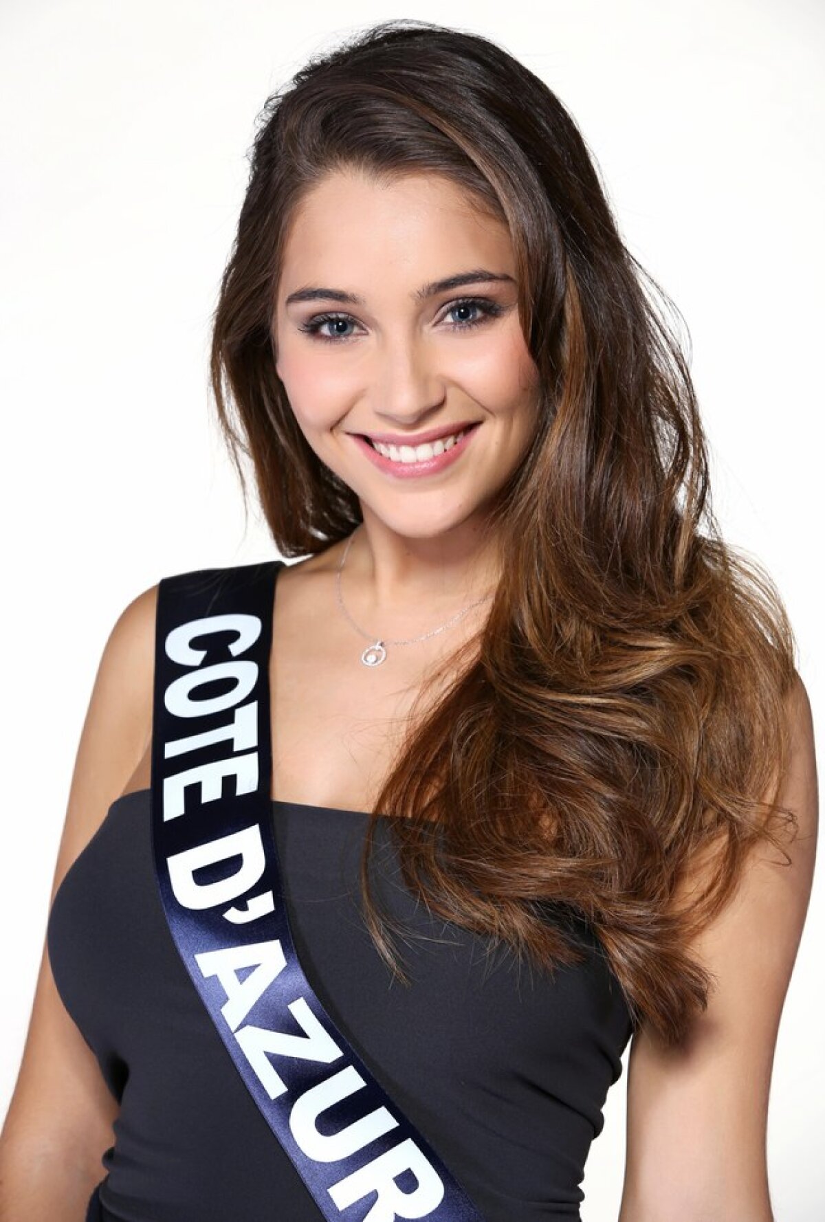 FOTO Goluri pentru Charlotte: un fotbalist marchează des pentru a-și impresiona iubita