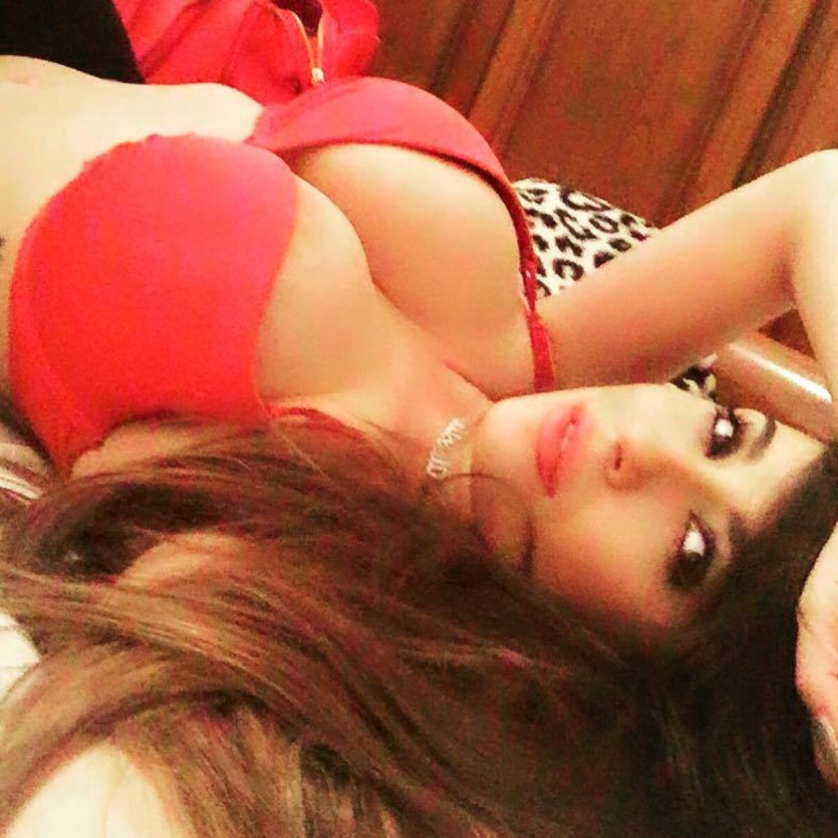 40 de imagini demențiale! Bianca face ravagii pe internet cu sânii ei! Vezi o SUPERGALERIE FOTO