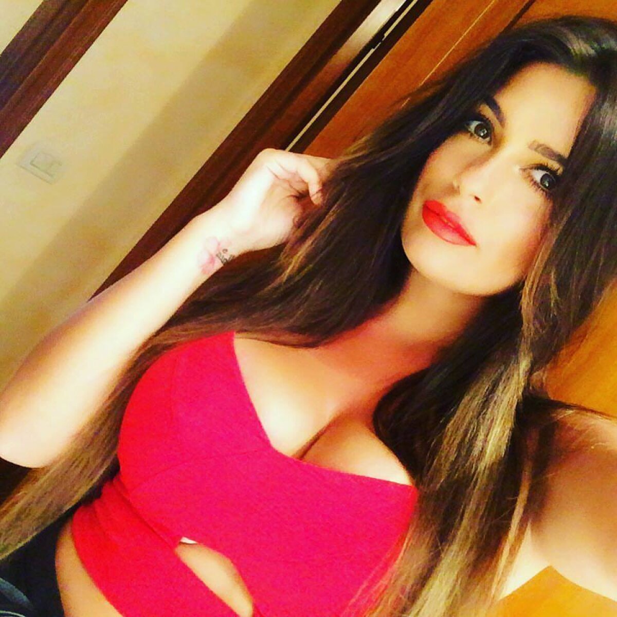 40 de imagini demențiale! Bianca face ravagii pe internet cu sânii ei! Vezi o SUPERGALERIE FOTO
