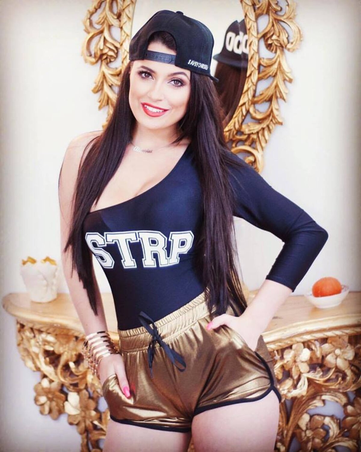 40 de imagini demențiale! Bianca face ravagii pe internet cu sânii ei! Vezi o SUPERGALERIE FOTO