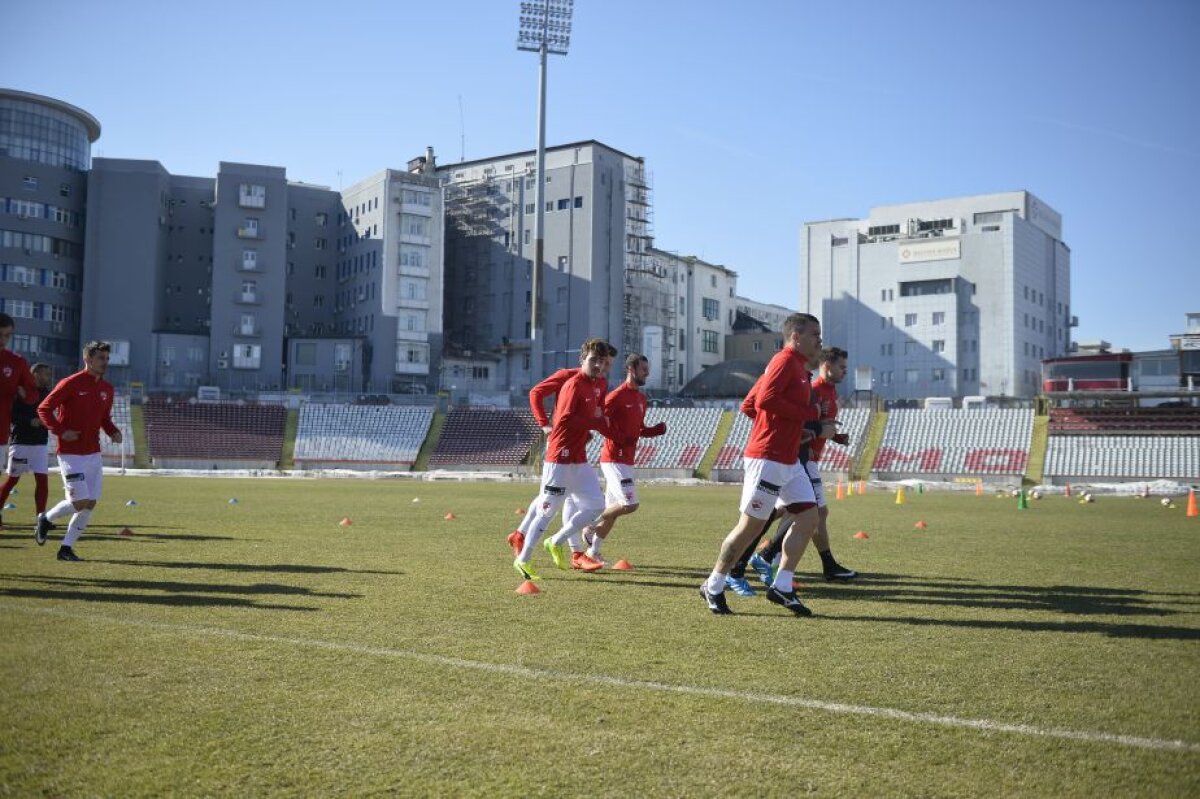 GALERIE FOTO Relaxare și voie bună la antrenamentul de azi al lui Dinamo! Contra s-a întreținut minute bune cu Adi Mutu