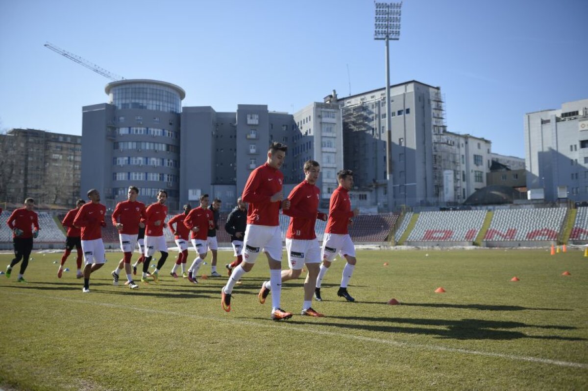 GALERIE FOTO Relaxare și voie bună la antrenamentul de azi al lui Dinamo! Contra s-a întreținut minute bune cu Adi Mutu
