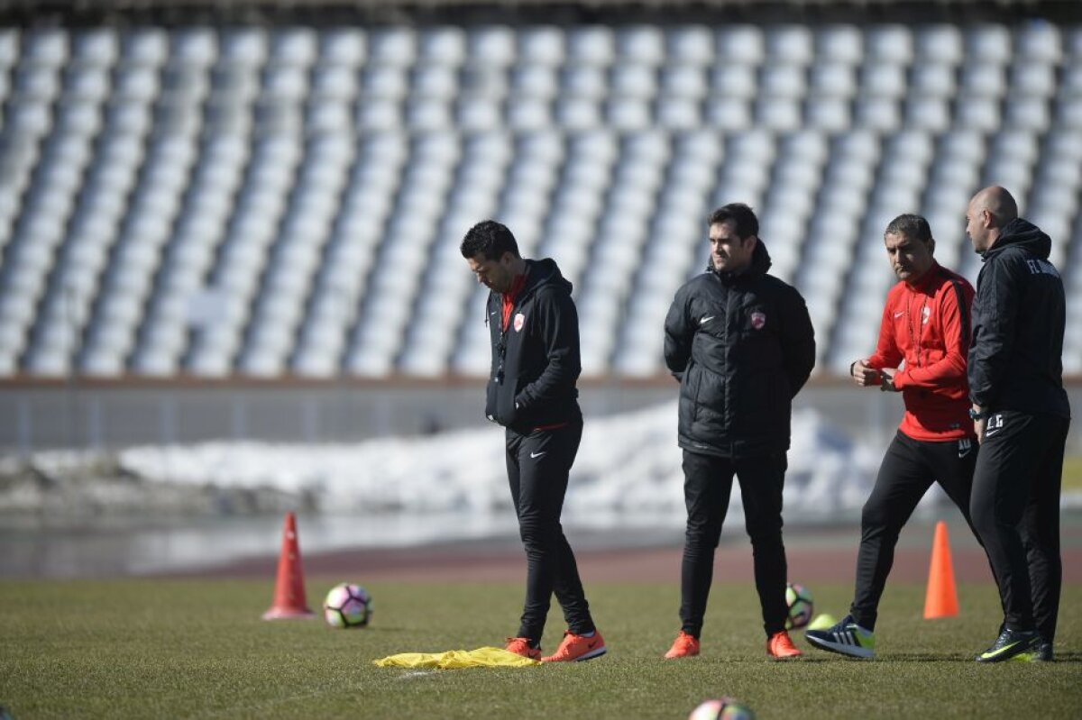 GALERIE FOTO Relaxare și voie bună la antrenamentul de azi al lui Dinamo! Contra s-a întreținut minute bune cu Adi Mutu