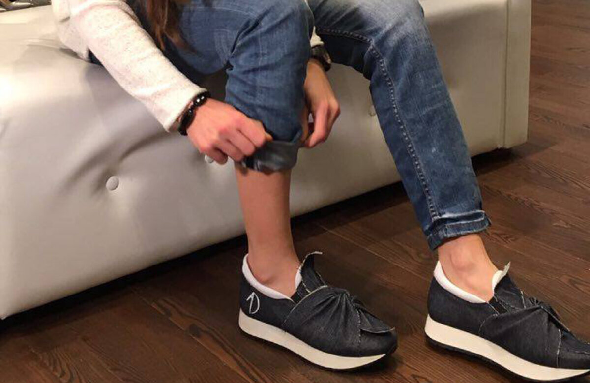 Surpriză în tendinţe » Alexandra Dulgheru are încălțăminte personalizată