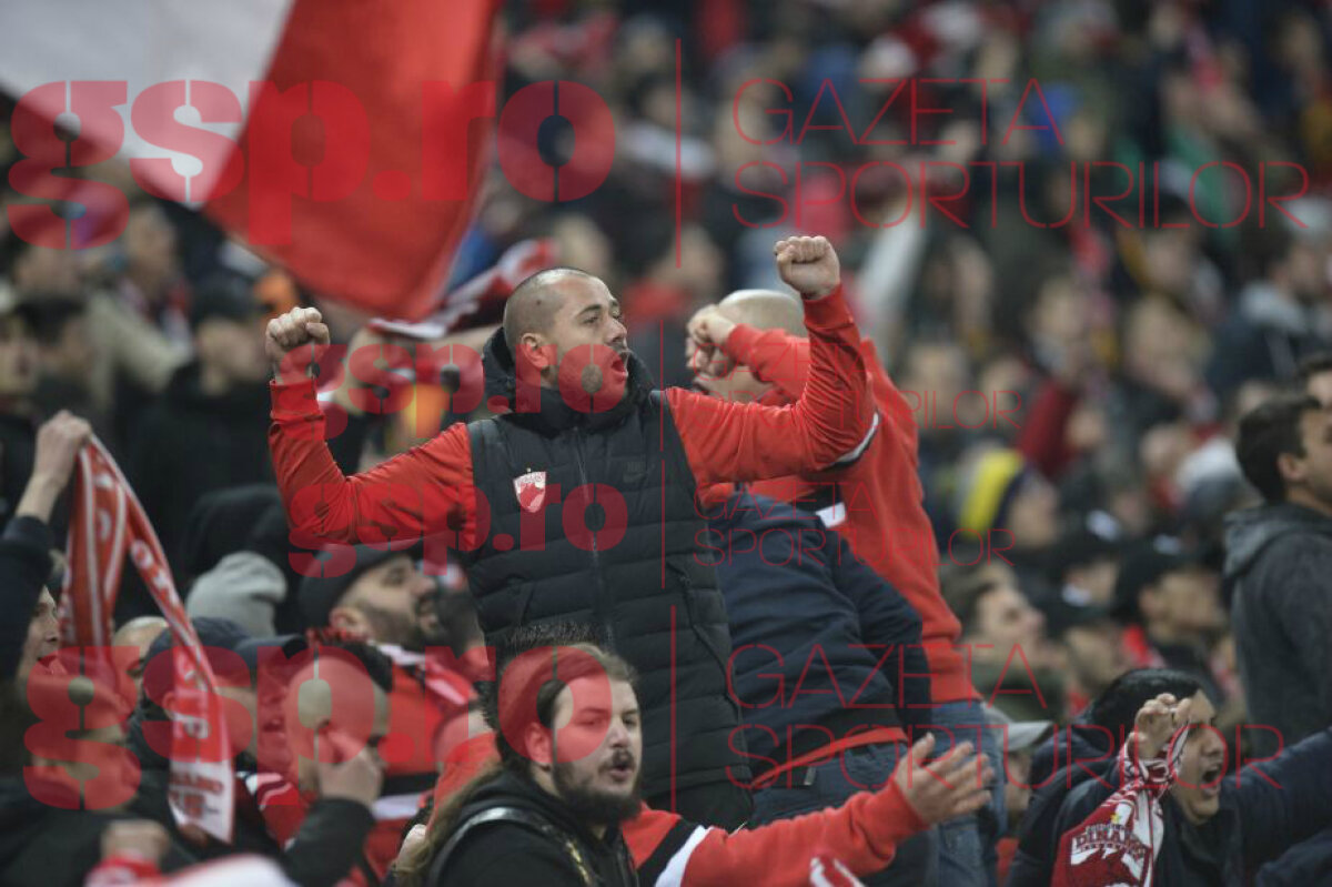 FOTO EXCLUSIV Imagini incredibile în PCH la meciul de ieri » Un oficial dinamovist s-a dezbrăcat și s-a comportat ca un adevărat ultras! Are și un tatuaj cu Hîldan